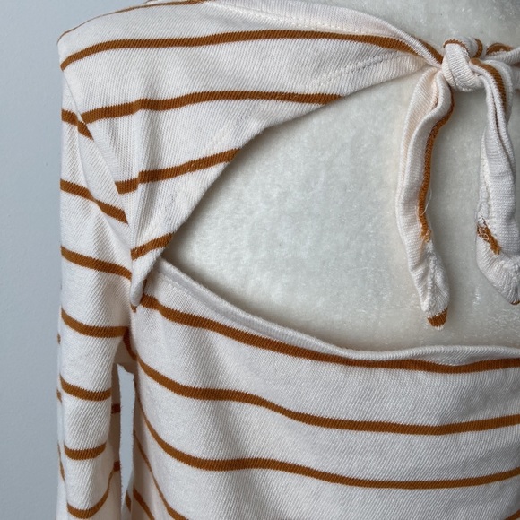 Old Navy Striped 3/4 Sleeve Sweater with Open Back - Picture 6 of 8